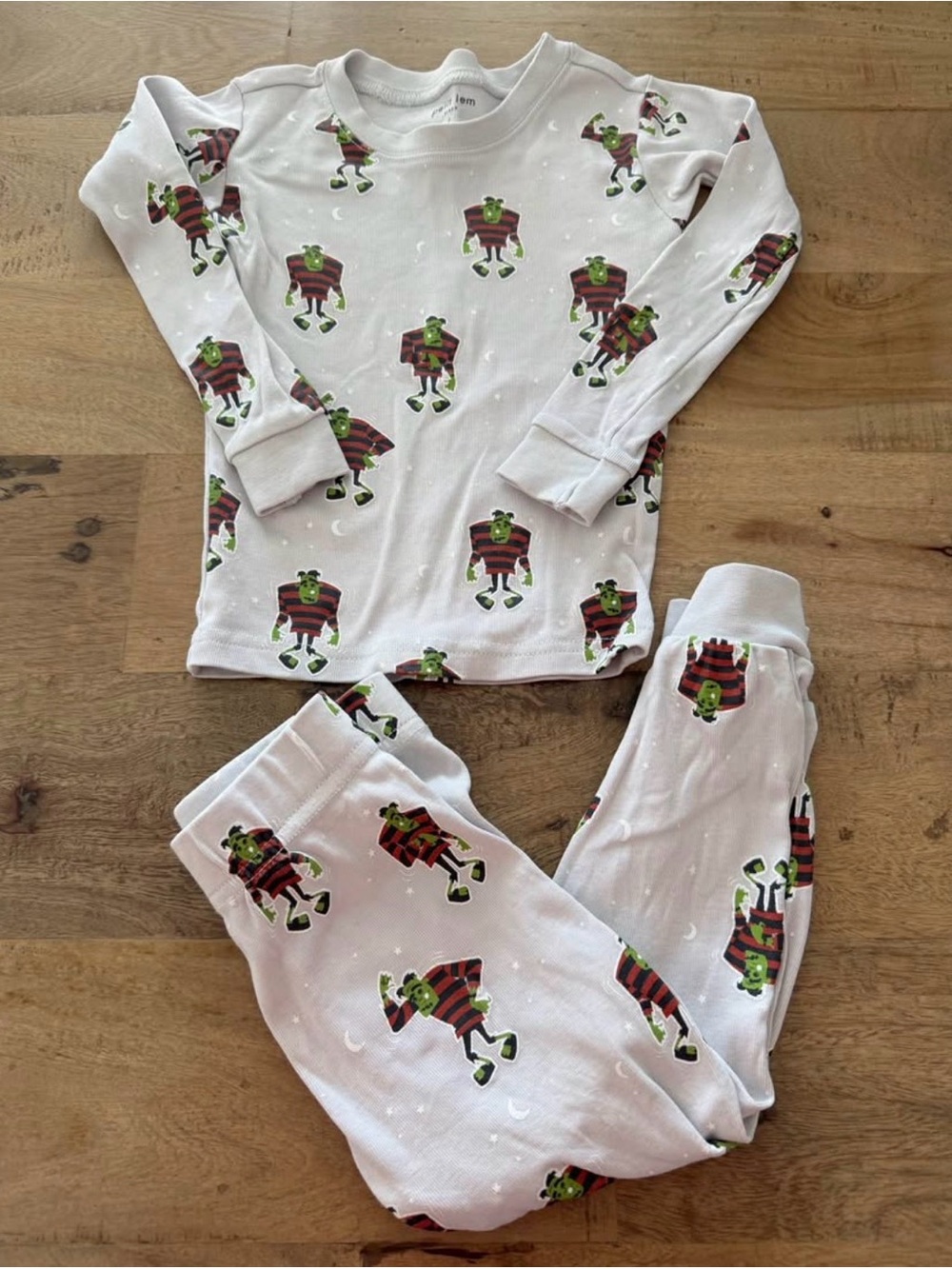 Petit Lem Kids gray Monster Pajama Set Halloween sz 2 years glow in the dark